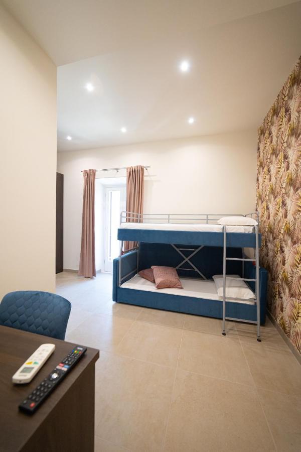 Numisia Guest House Terracina Exterior photo