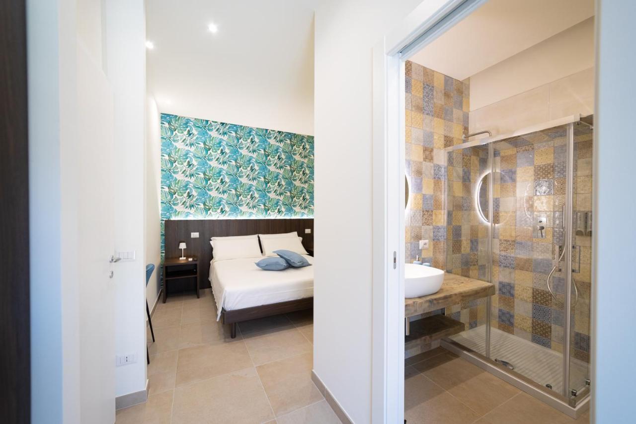 Numisia Guest House Terracina Exterior photo