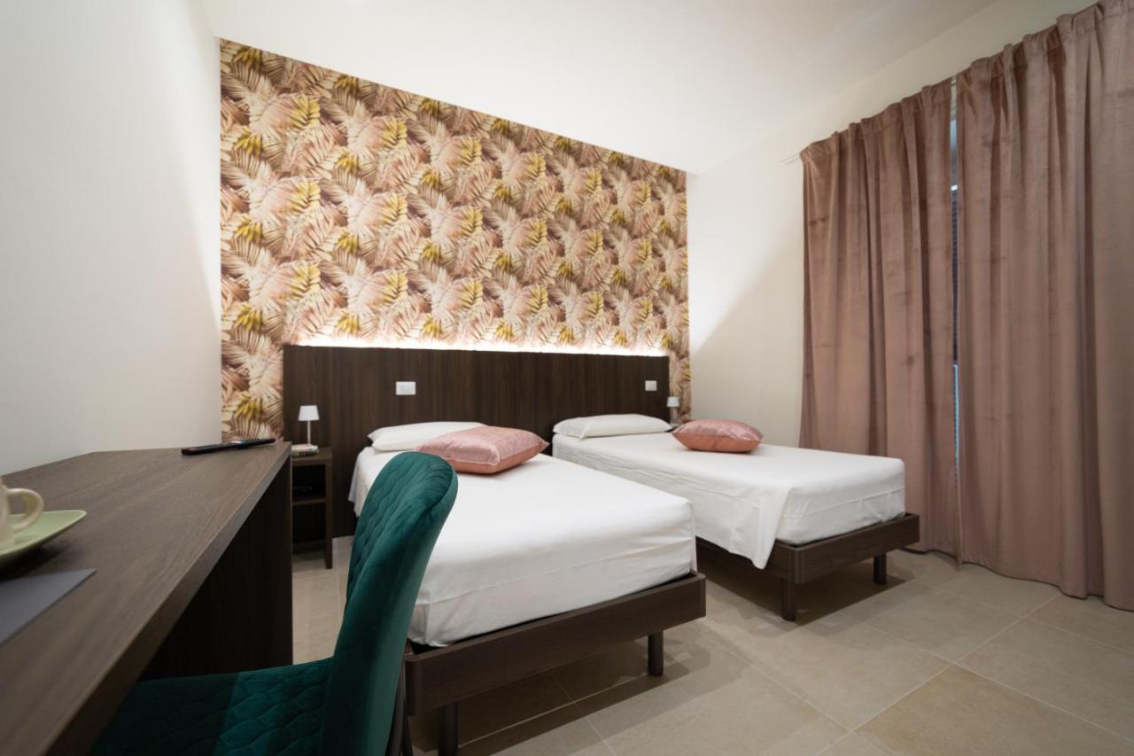 Numisia Guest House Terracina Exterior photo
