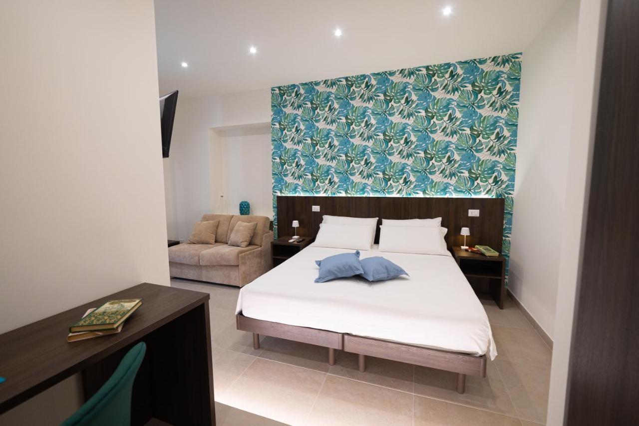 Numisia Guest House Terracina Exterior photo