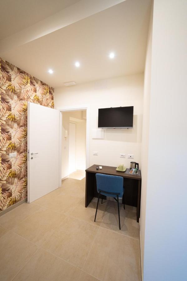 Numisia Guest House Terracina Exterior photo