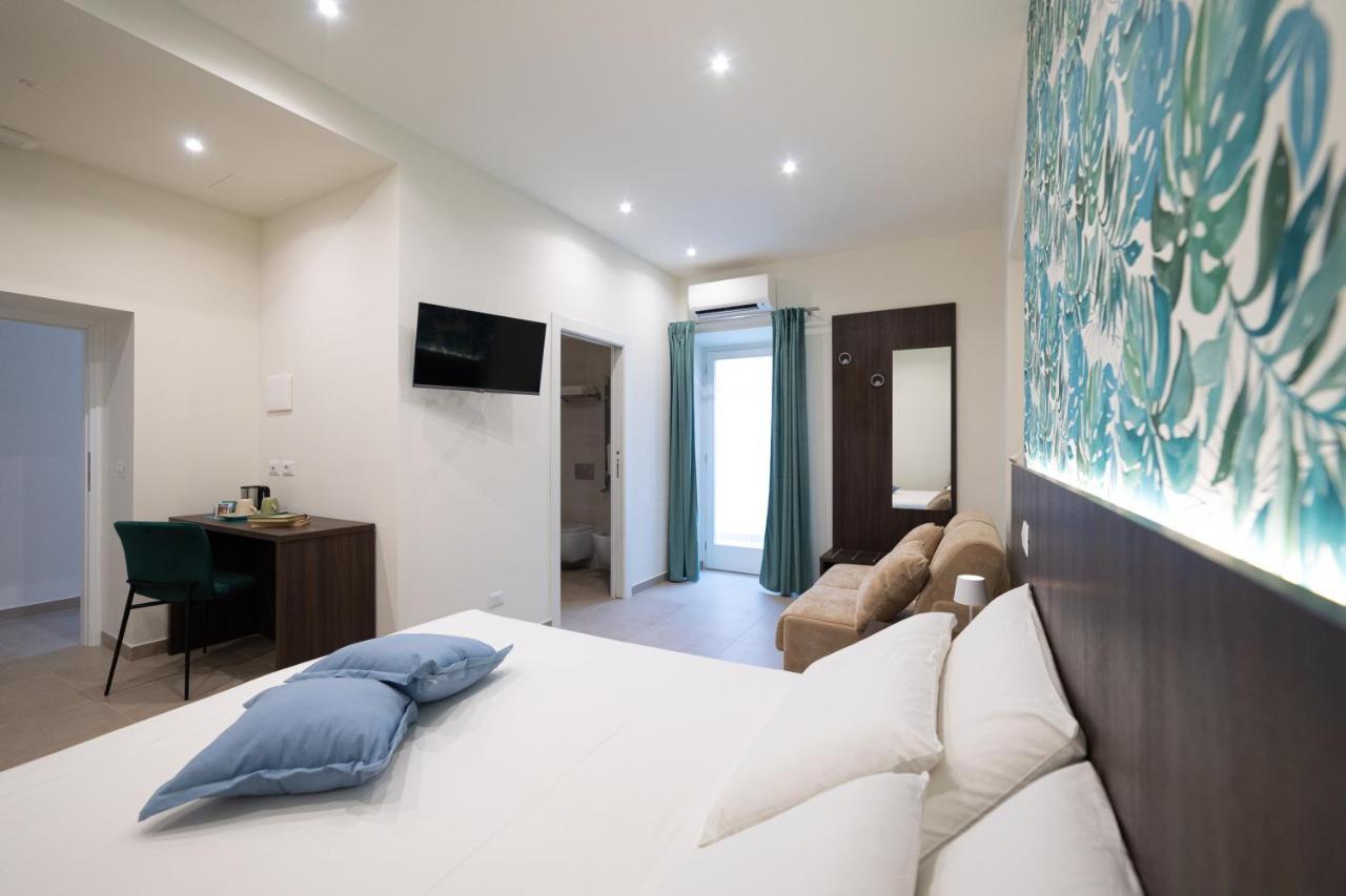 Numisia Guest House Terracina Exterior photo