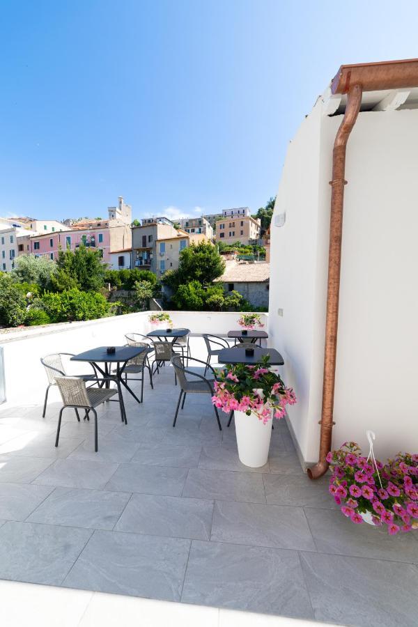 Numisia Guest House Terracina Exterior photo