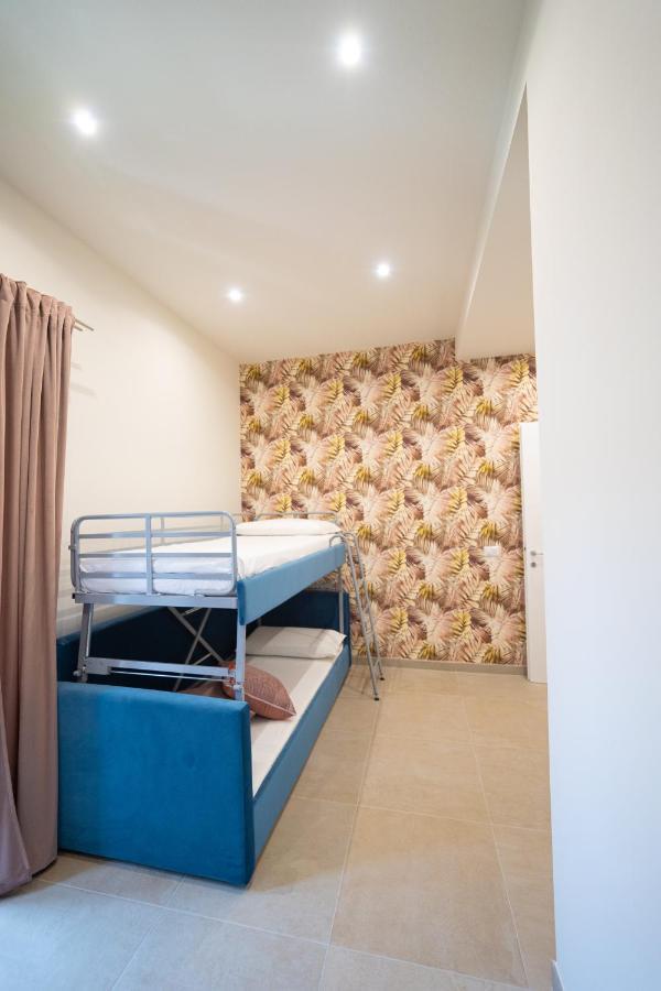 Numisia Guest House Terracina Exterior photo